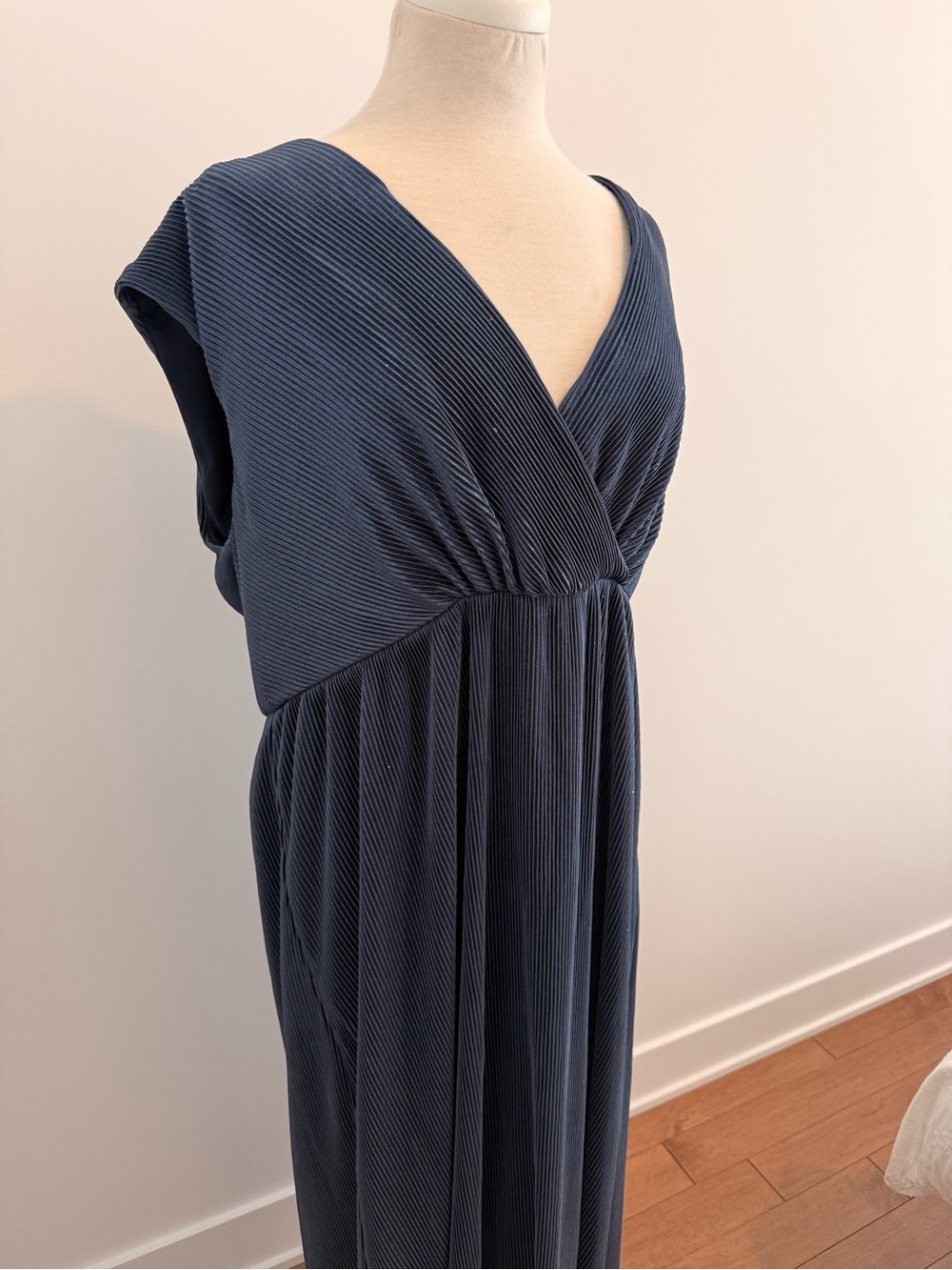 SLNY Navy V-Neck Pleated Dress